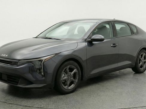 Used 2025 Kia K4 LXS image 3