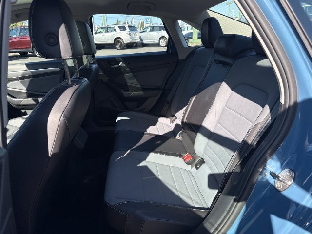 Used 2025 Volkswagen Jetta SE FWD image 14