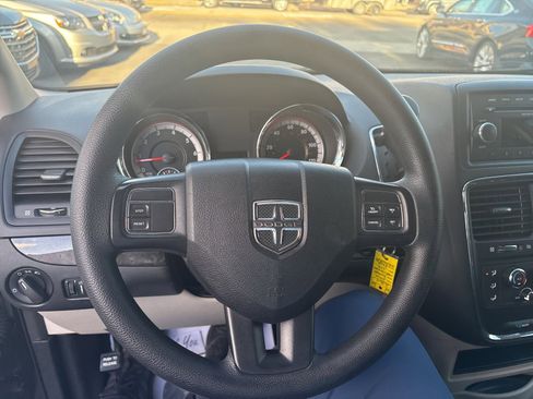 Used 2016 Dodge Grand Caravan SE w/ Quick Order Package 29E SE image 18