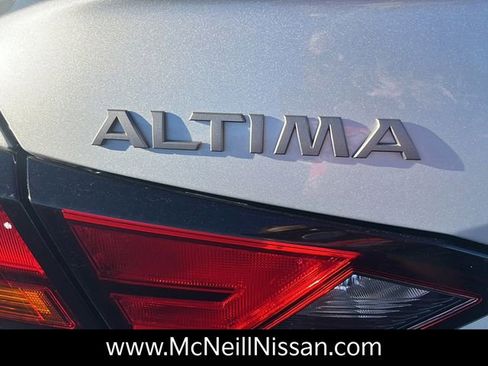 Used 2024 Nissan Altima 2.5 SV image 32