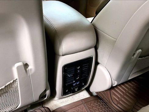 Used 2017 Jeep Grand Cherokee Overland w/ Jeep Active Safety Group image 31