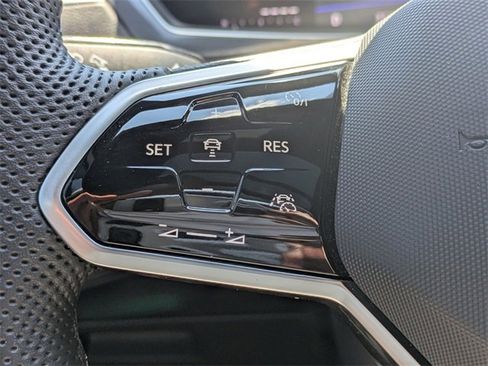 Used 2024 Volkswagen Tiguan SE R-Line image 27