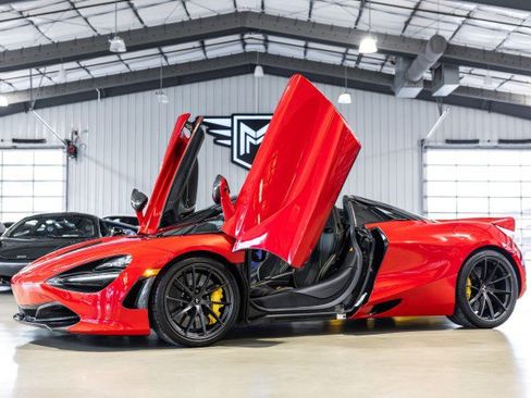 Used 2022 McLaren 720S Performance RWD image 1