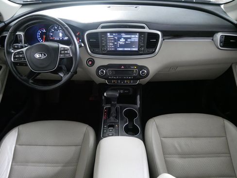 Used 2019 Kia Sorento EX w/ EX Touring Package image 10
