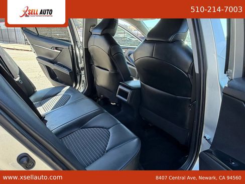 Used 2020 Toyota Camry SE FWD image 9