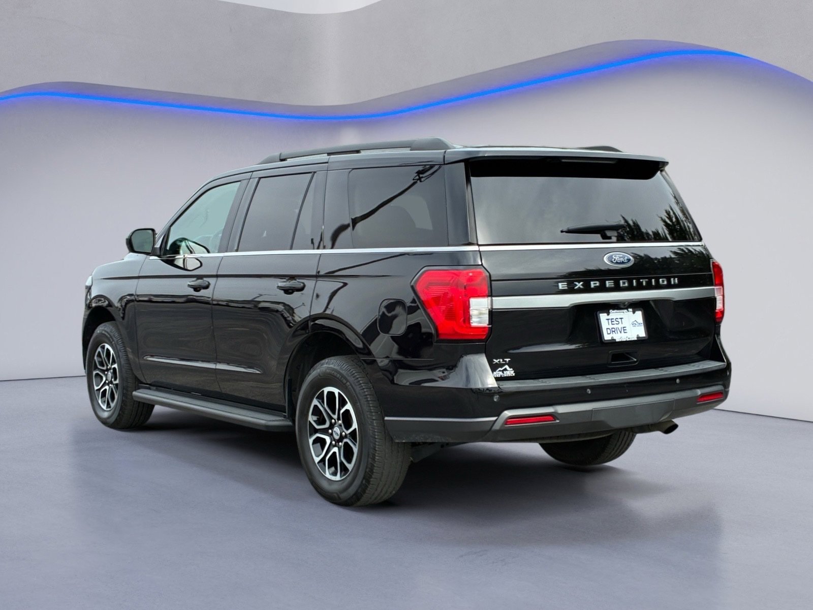 Certified 2024 Ford Expedition XLT RWD image 3