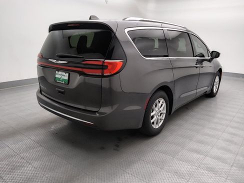 Used 2021 Chrysler Pacifica Touring-L FWD image 9