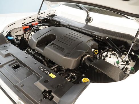 Used 2024 Land Rover Defender 130 S image 29