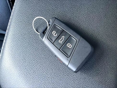 Used 2021 Volkswagen Jetta SE FWD image 10