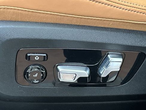 Certified 2024 BMW X7 xDrive40i w/ M Sport Package image 12