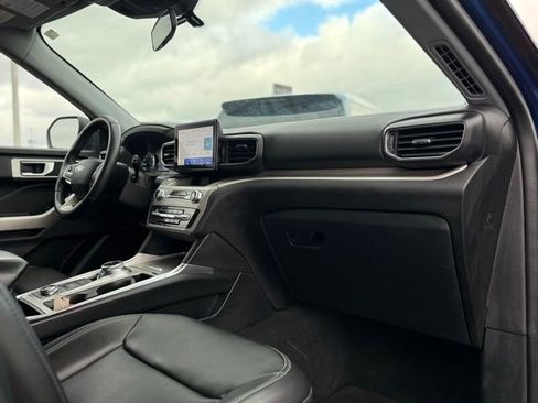 Used 2022 Ford Explorer XLT w/ Equipment Group 202A image 20