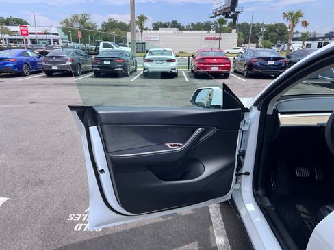 Used 2020 Tesla Model Y Long Range AWD/4WD image 29