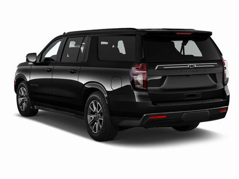 Used 2025 Chevrolet Suburban Z71 image 2