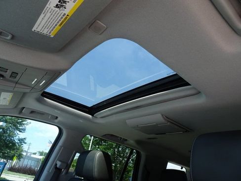 Used 2018 Chevrolet Tahoe Premier AWD/4WD image 13