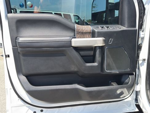 Used 2019 Ford F250 Lariat w/ Snow Plow Prep Package AWD/4WD image 33