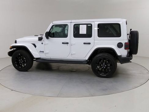 Used 2025 Jeep Wrangler Unlimited Sahara AWD/4WD image 17
