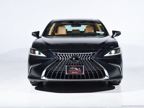 Used 2024 Lexus ES 300h w/ Premium Package image 2