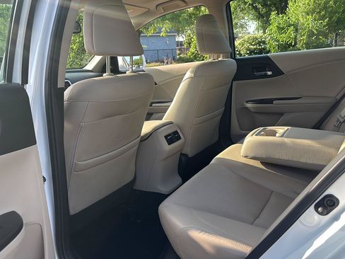 Used 2015 Honda Accord Touring image 26