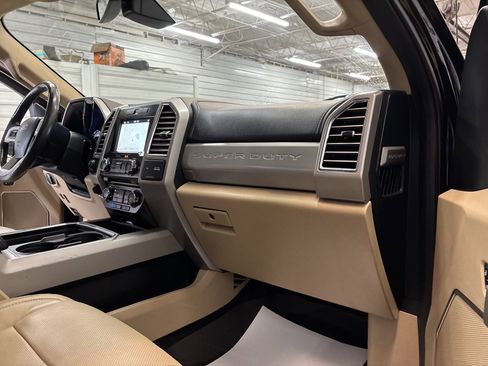 Used 2017 Ford F350 Lariat image 31