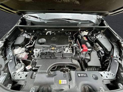 Certified 2021 Toyota RAV4 XLE FWD image 32