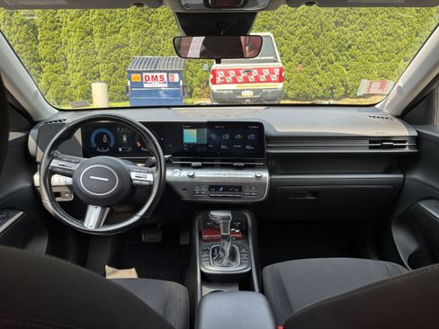 Used 2025 Hyundai Kona SEL AWD/4WD image 15