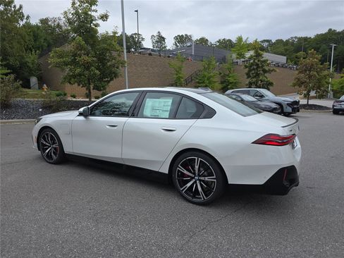 Used 2026 BMW 550e xDrive AWD/4WD image 7