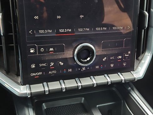 Used 2024 GMC Acadia Elevation image 15