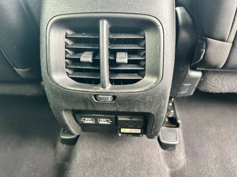 Used 2023 Jeep Cherokee Altitude Lux image 14