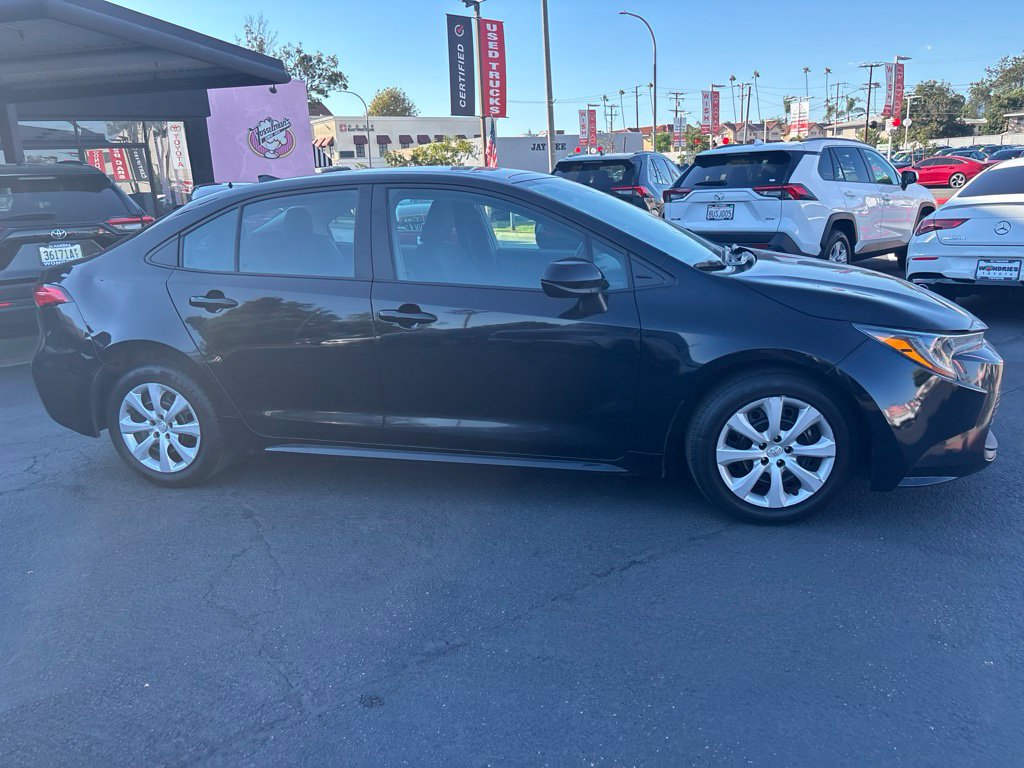 Used 2025 Toyota Corolla LE FWD image 3
