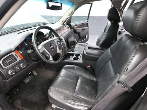 Used 2012 GMC Yukon XL SLT w/ SLT-2 Equipment Package AWD/4WD image 21