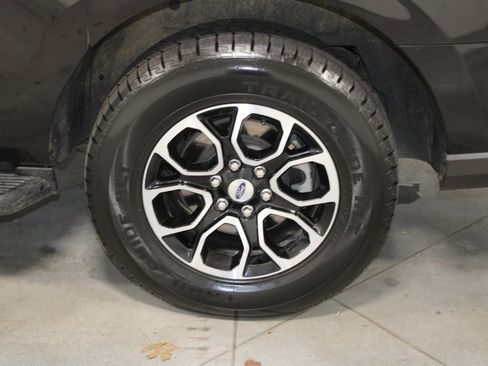 Used 2024 Ford Expedition Max XLT image 18