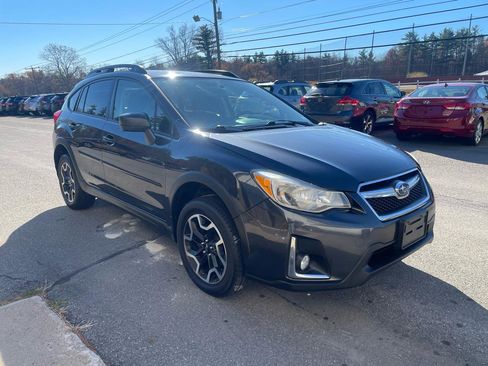 Used 2017 Subaru Crosstrek 2.0i AWD/4WD image 3