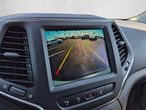 Used 2023 Jeep Cherokee Altitude Lux AWD/4WD image 14