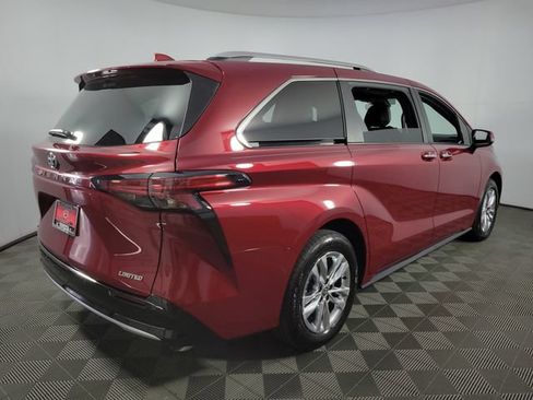 Used 2026 Toyota Sienna Limited FWD image 9