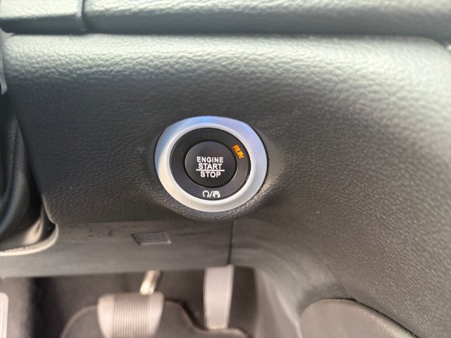 Used 2025 Chrysler Pacifica Limited FWD image 41