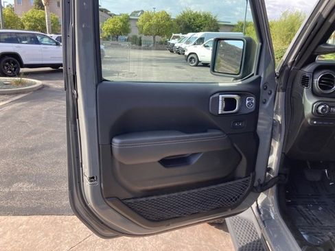 Used 2022 Jeep Wrangler Unlimited Sahara w/ Safety Group image 10