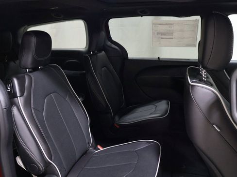 New 2026 Chrysler Pacifica Limited w/ S Appearance Package image 16