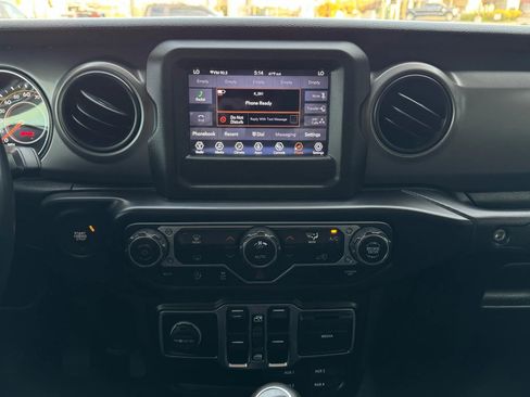 Used 2022 Jeep Gladiator Sport image 35