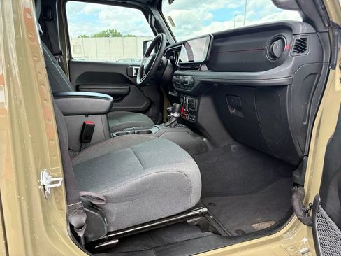 Used 2025 Jeep Wrangler Unlimited Rubicon AWD/4WD image 10