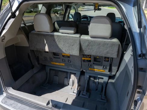 Used 2011 Toyota Sienna XLE w/ Entertainment Pkg FWD image 15