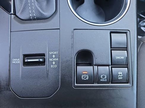 Used 2025 Toyota Highlander LE image 30