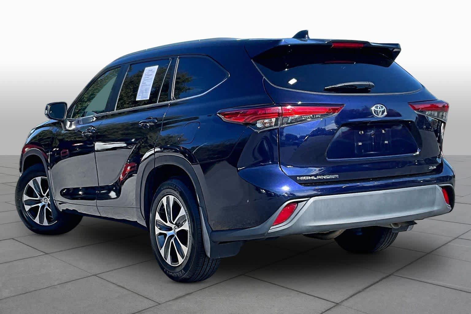 Used 2023 Toyota Highlander XLE FWD image 12