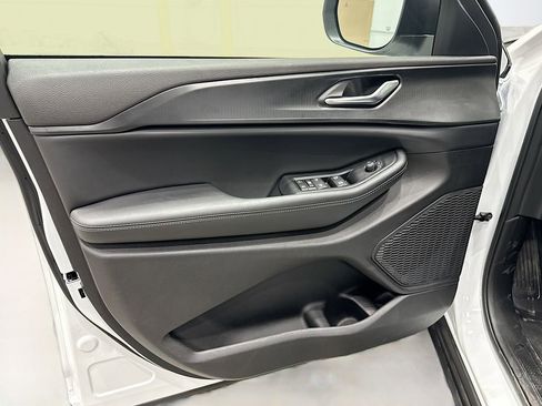 New 2025 Jeep Grand Cherokee L Laredo w/ Luxury Tech Group I image 17