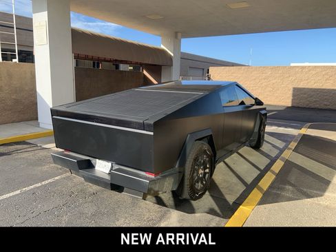 Used 2024 Tesla Cybertruck AWD Crew Cab image 4