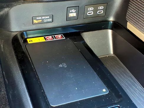 Certified 2025 Toyota Camry SE w/ Convenience Package image 17