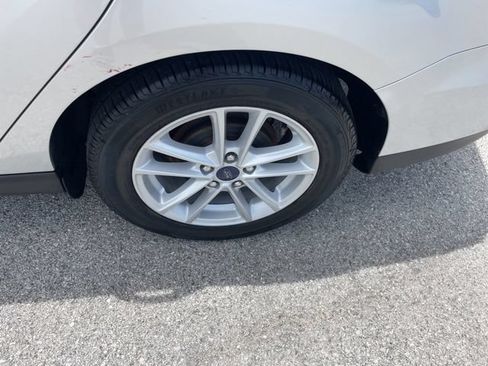 Used 2018 Ford Focus SE FWD image 13