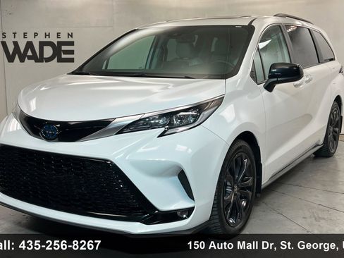 Used 2023 Toyota Sienna XSE w/ XSE Plus Package FWD image 1