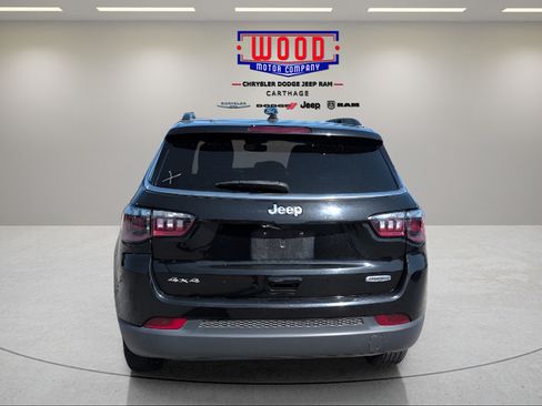 Used 2024 Jeep Compass Latitude AWD/4WD image 4