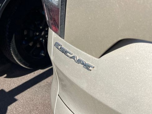Used 2018 Ford Escape SE image 5