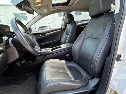 Used 2017 Honda Civic Touring image 5